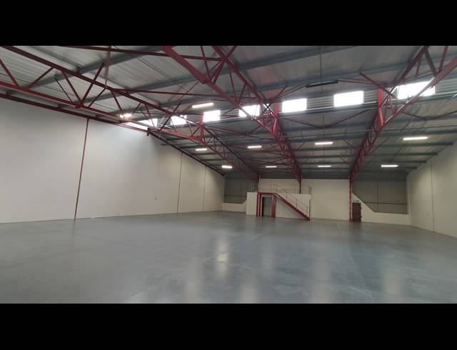 640M² WAREHOUSE TO LET IN SPRINGFIELD